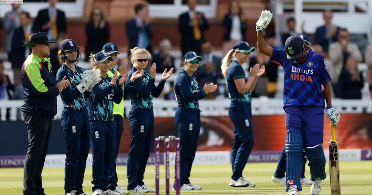Legendary pacer Jhulan Goswami receives 'Guard of Honour' from players during final ODI